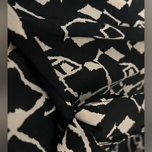 ZARA DRESS BLACK AND CREAM PATTERNED, LONG SLEEVE FLOWY WITH BELT, SIE XL